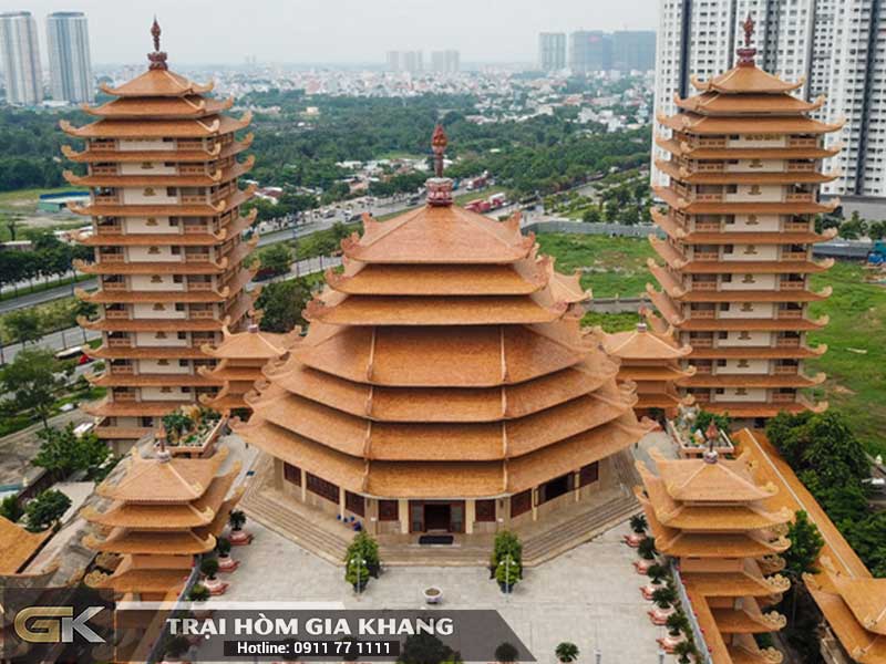 Bạn có thể di chuyển đến chùa Minh Đăng Quang bằng ô tô