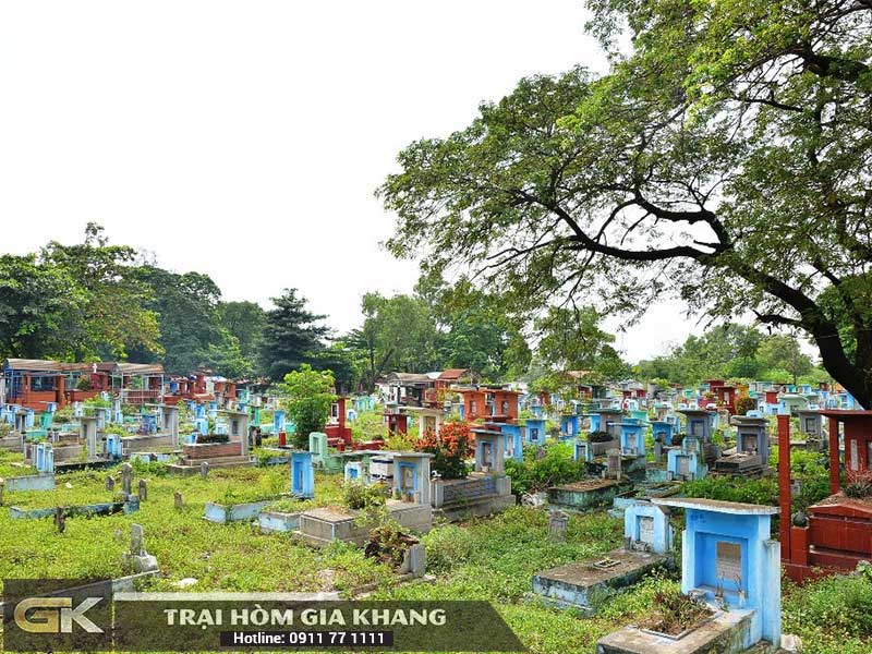 Nghĩa trang Bình Hưng Hòa là nơi tập trung mai táng của người dân thành phố