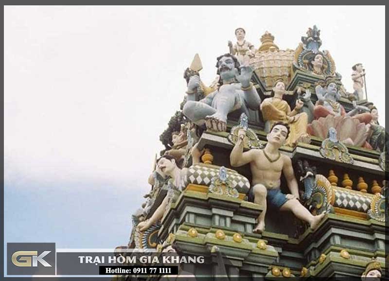 Ngôi chùa Ấn giáo với các bức tượng đặc biệt